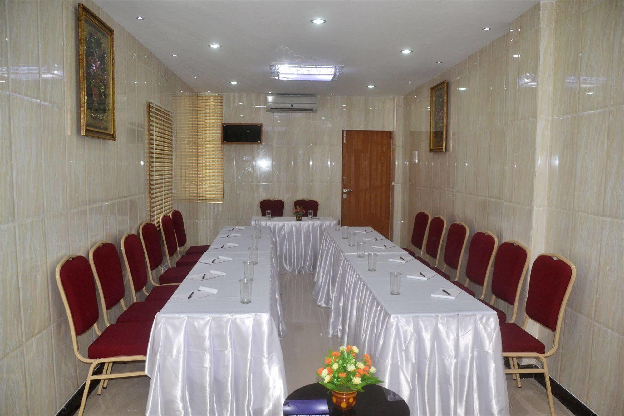 Peace Inn Chennai Eksteriør billede
