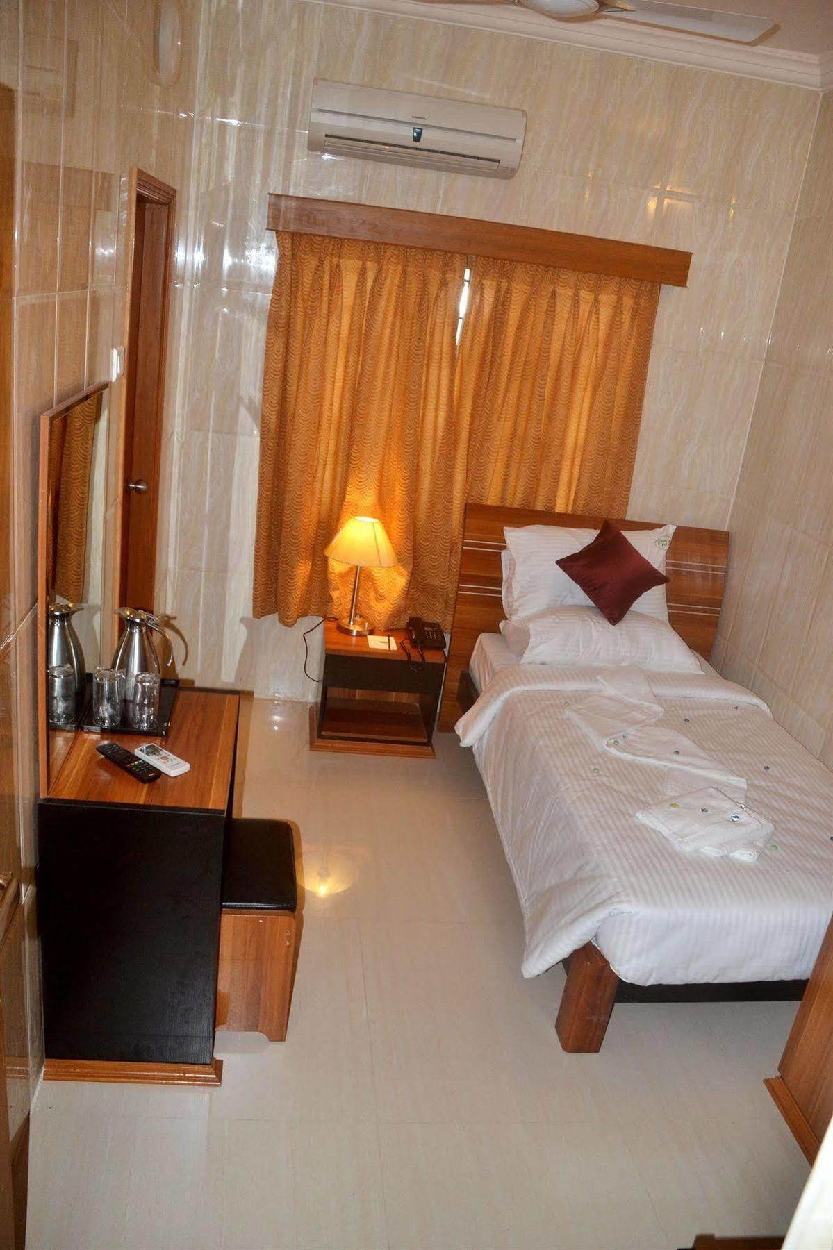 Peace Inn Chennai Eksteriør billede